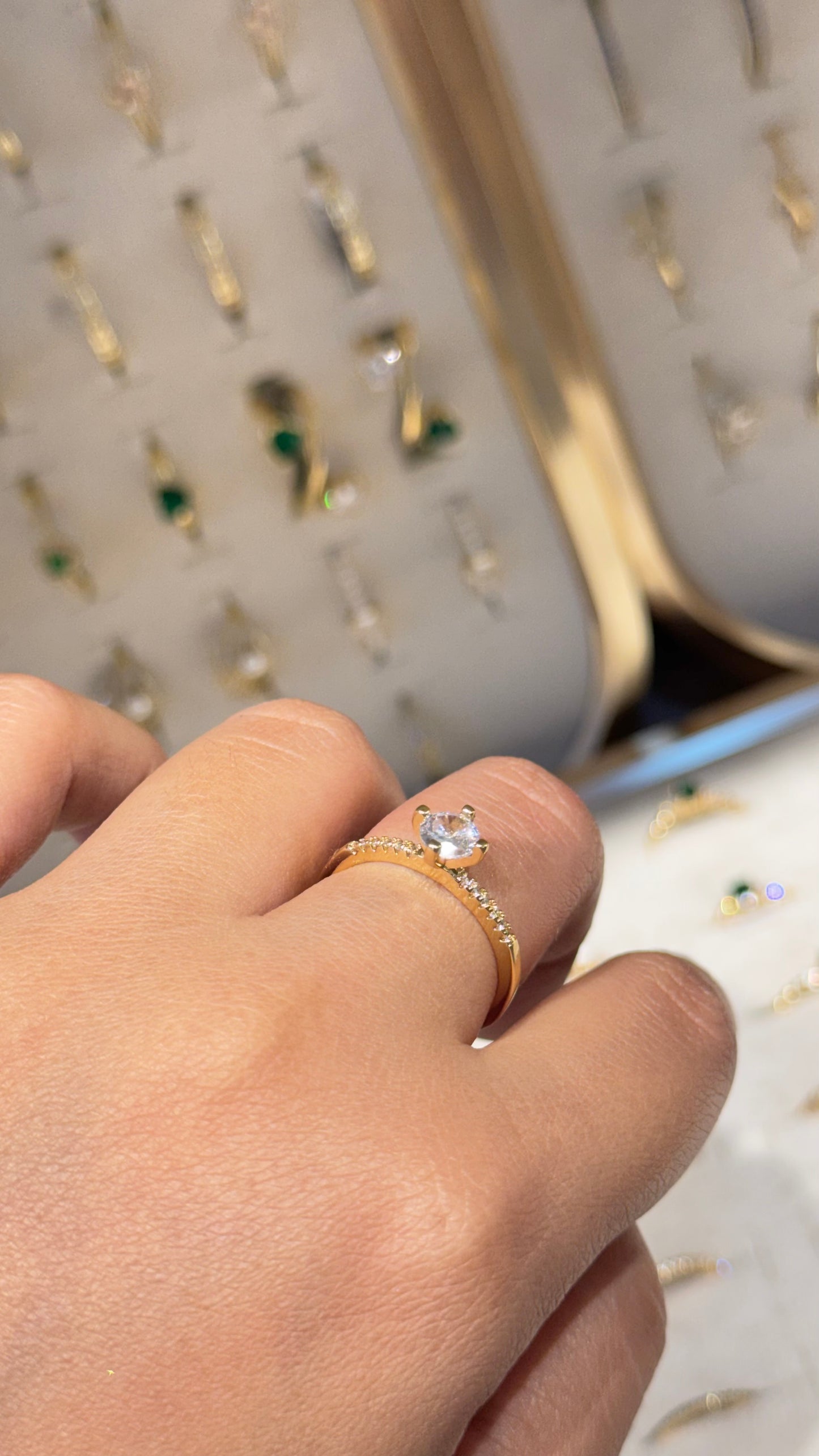 ANILLO CRISTAL CENTRAL DELGADO