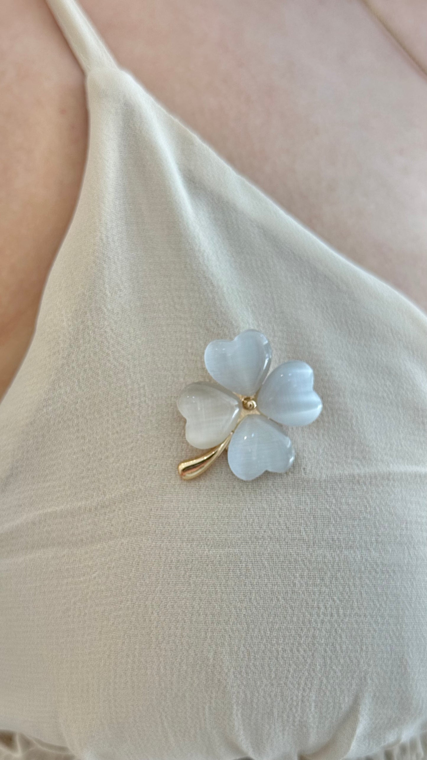 PIN TRÉBOL NÁCAR