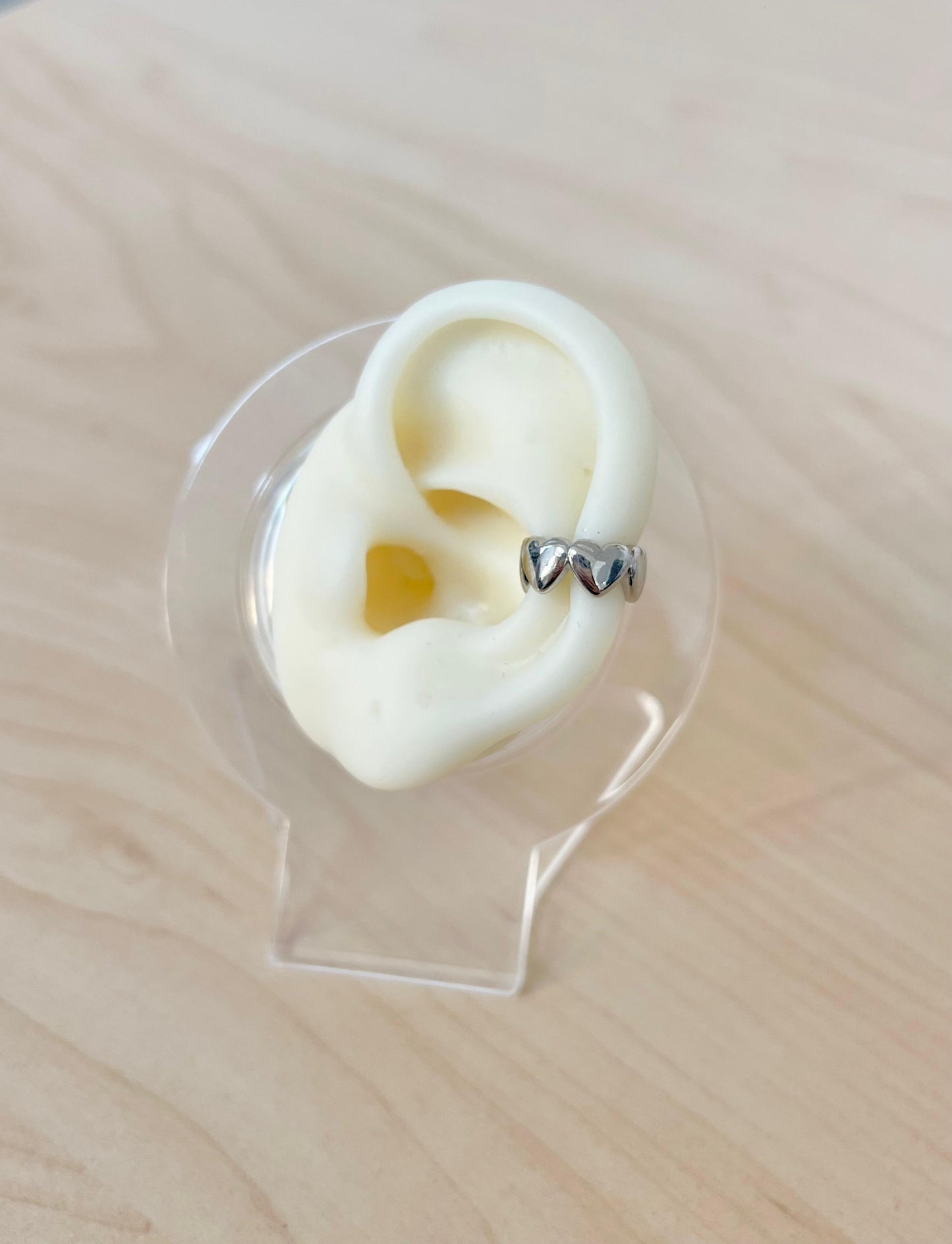 EARCUFF CORAZONES PLATEADO