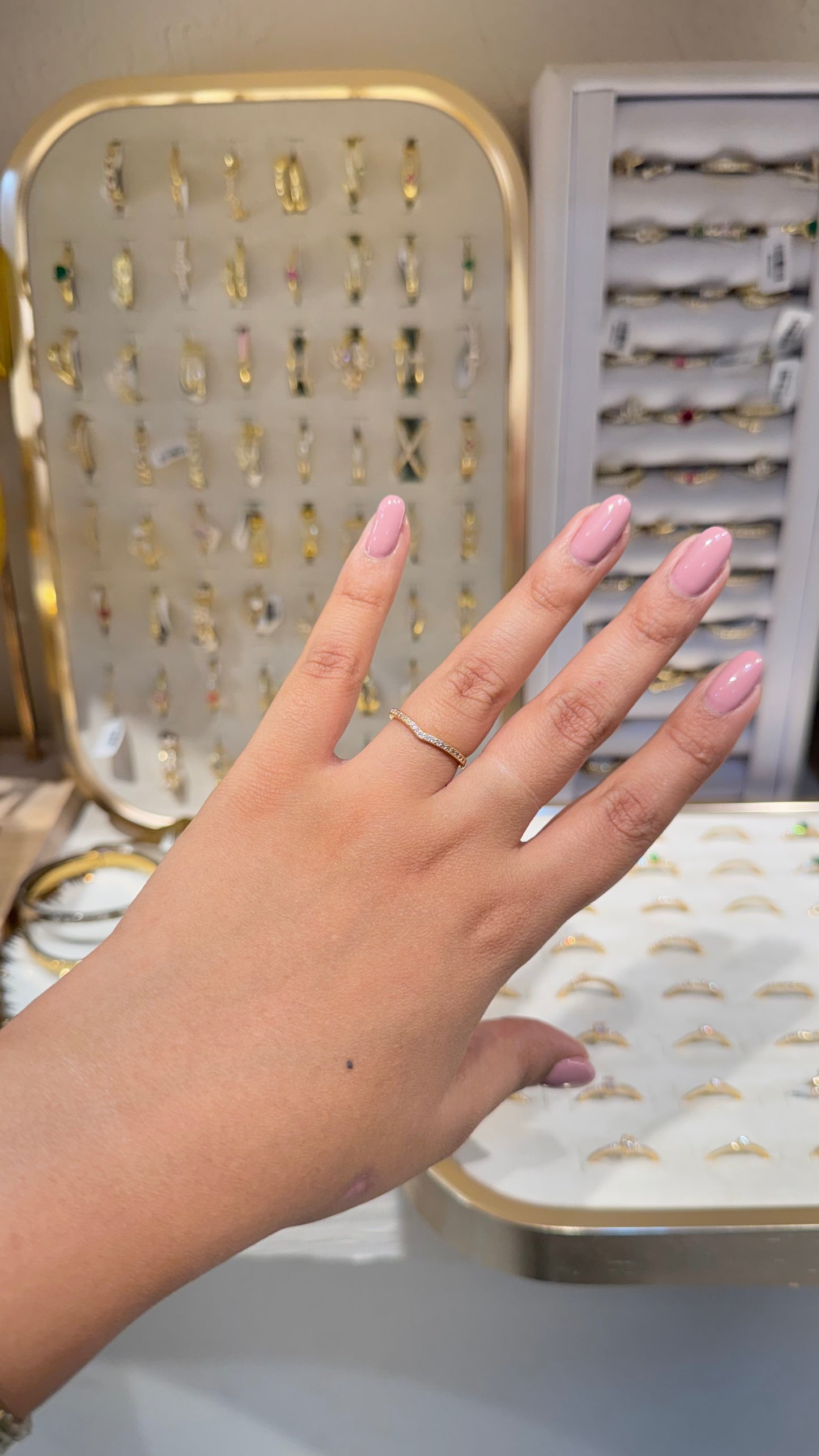 ANILLO V ORO LAMINADO