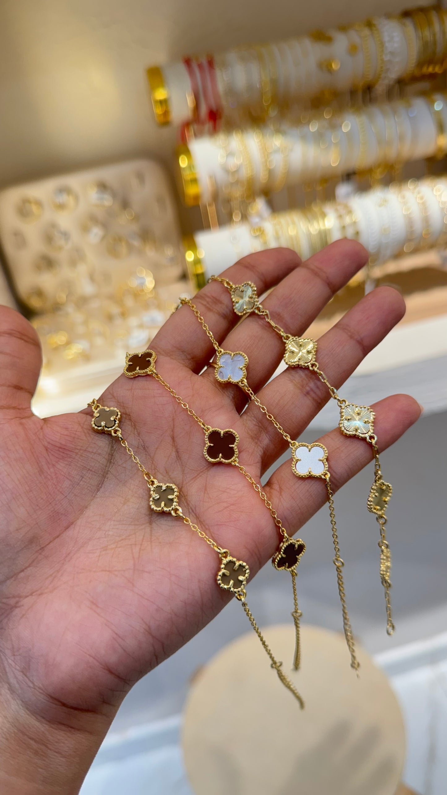 PULSERA TRÉBOL ORO LAMINADO BLANCA