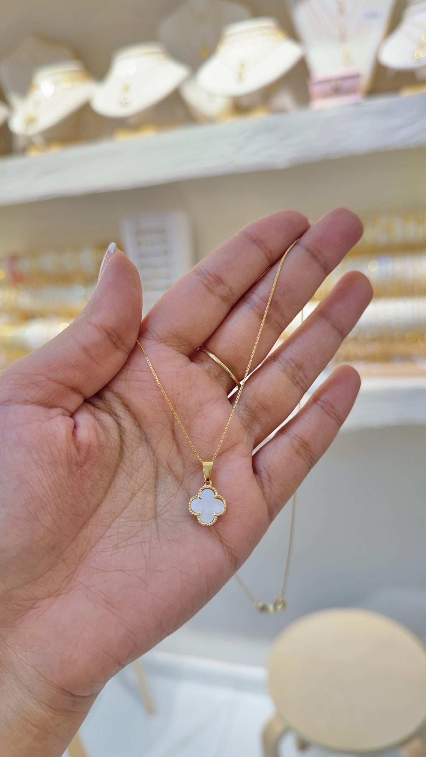 CADENA TRÉBOL BLANCO ORO LAMINADO