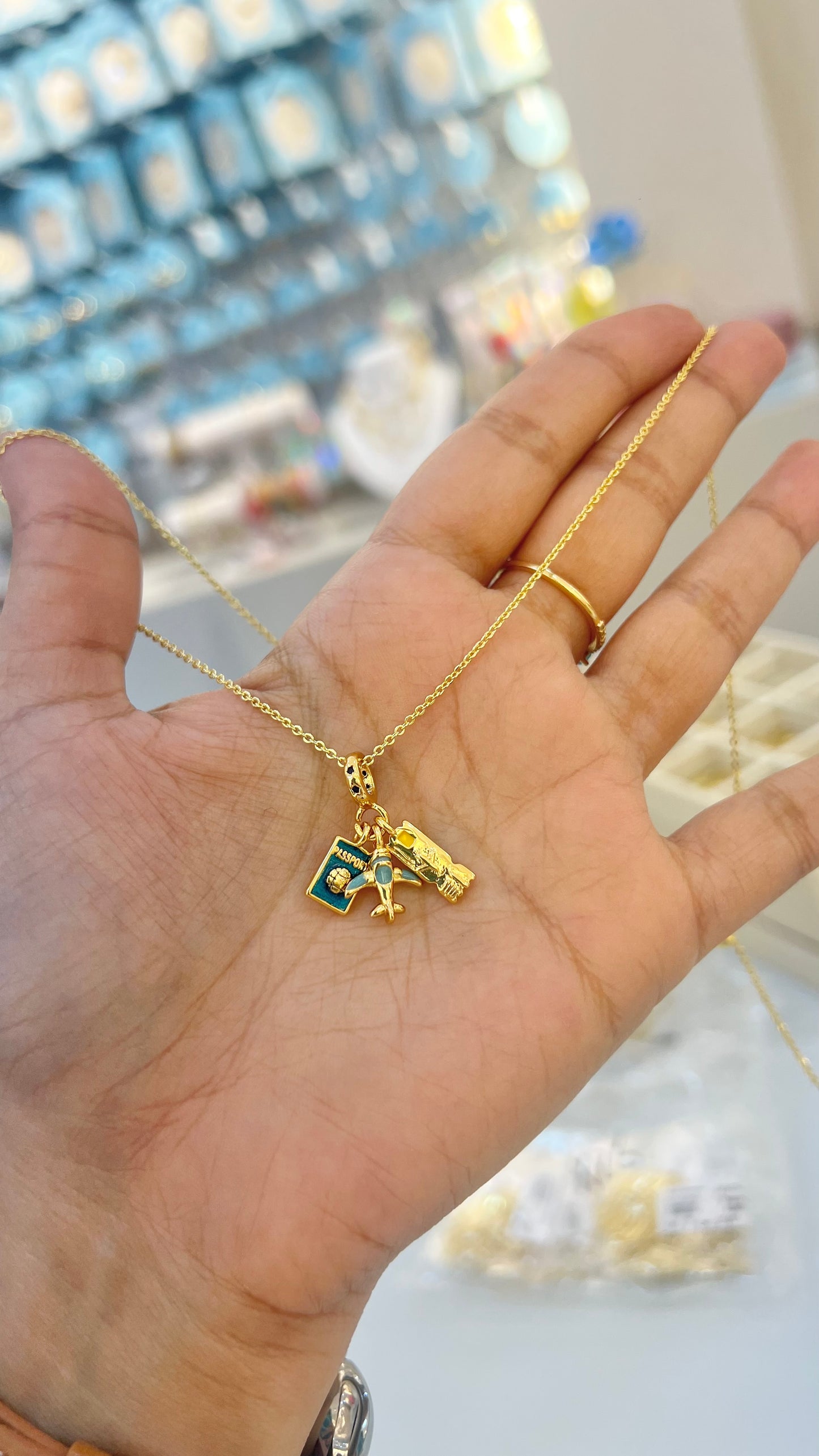 CADENA PASAPORTE AZUL