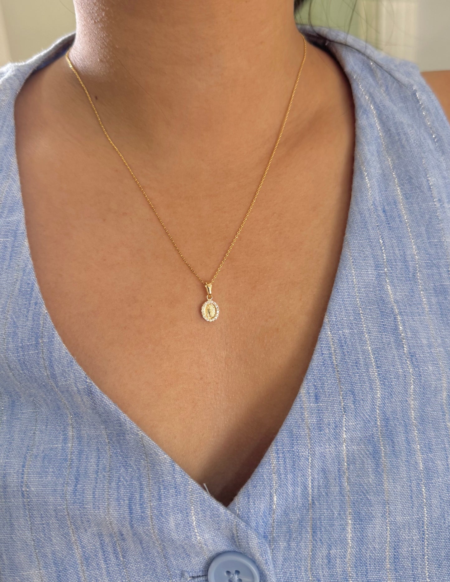 CADENA GUADALUPE MINI PIEDRAS ORO LAMINADO