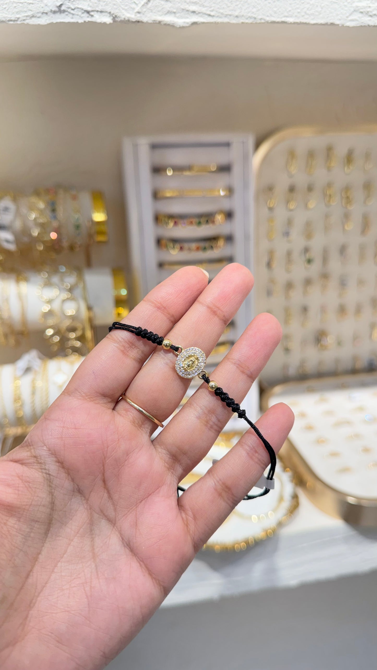 PULSERA HILO VIRGEN