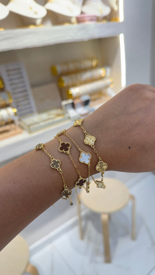 PULSERA TRÉBOL MINI ORO LAMINADO MARRÓN