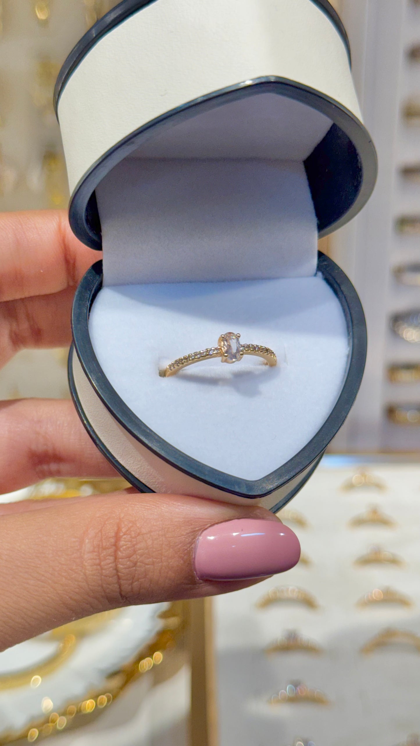 ANILLO CIRCON OVALADO ORO LAMINADO