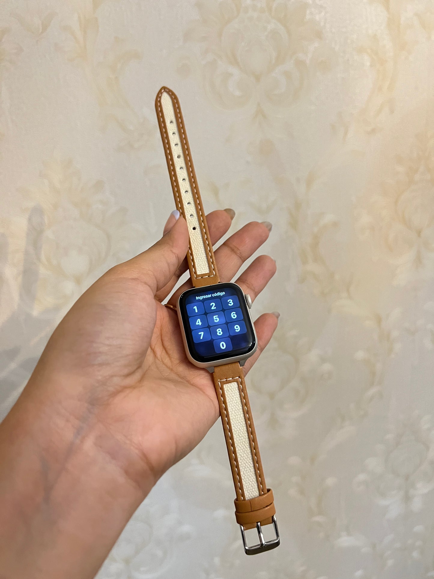 MANILLA APPLE WATCH CUERINA